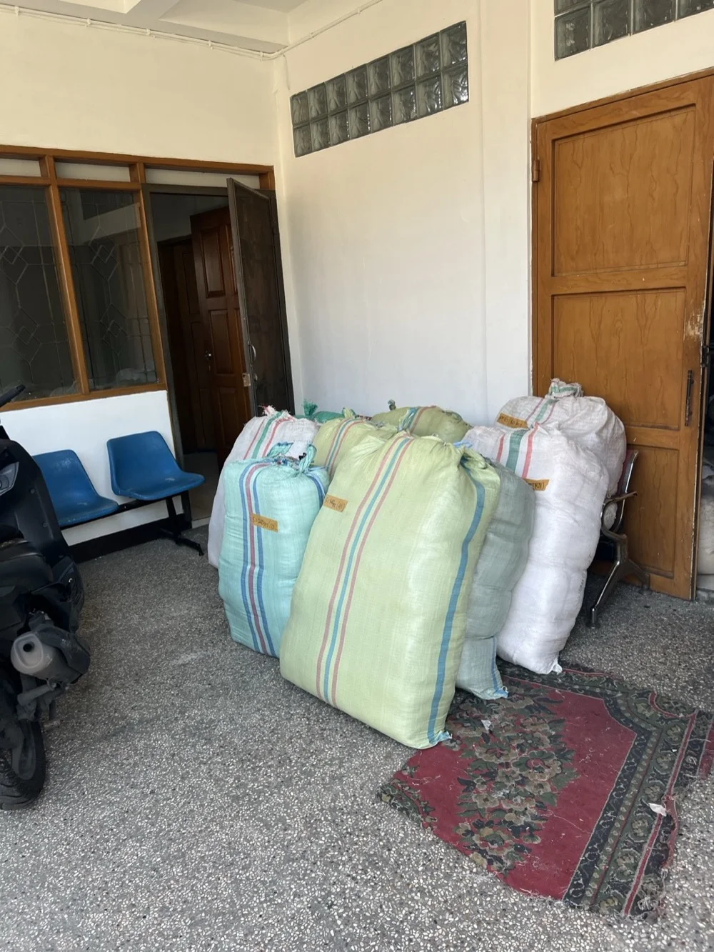 Order harian menunggu kurir
