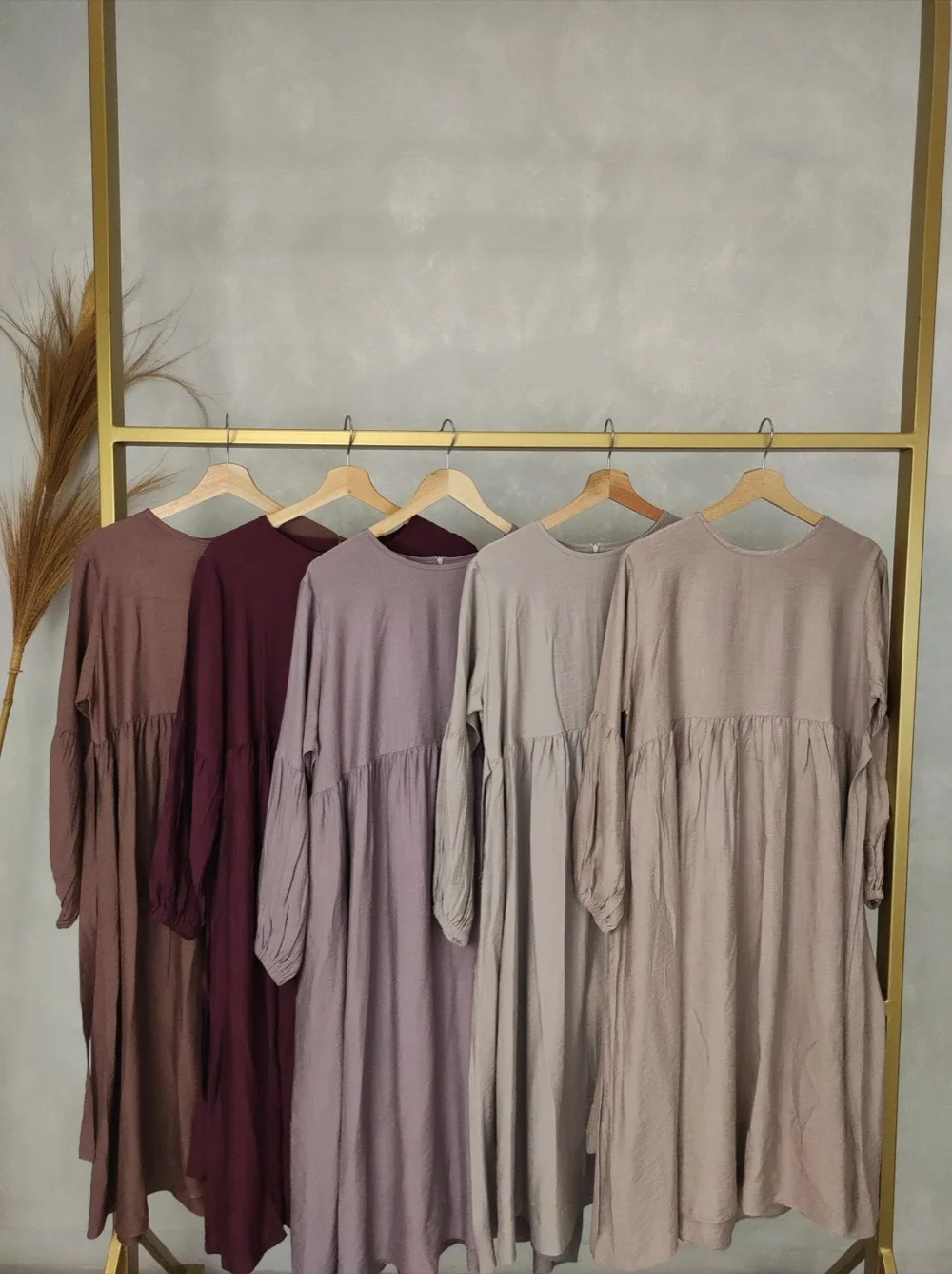 Rak gamis nuansa mauve dan lavender — inspirasi mix and match warna hijab